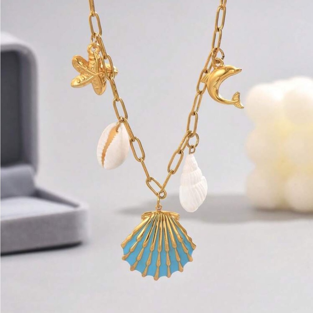 NWT- Seashell Charm Necklace